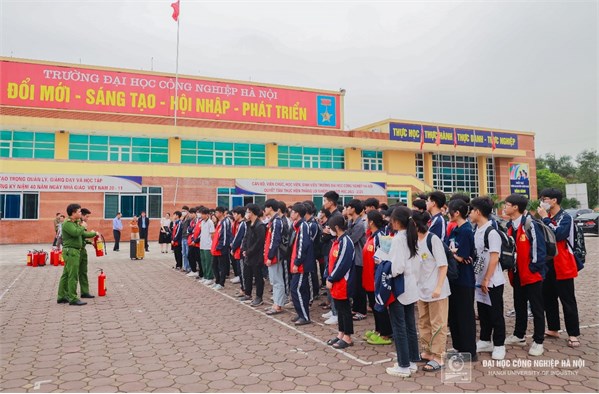 Sôi nổi chương trình “Sinh viên Đại học Công nghiệp Hà Nội với công tác phòng cháy, chữa cháy & cứu nạn, cứu hộ”