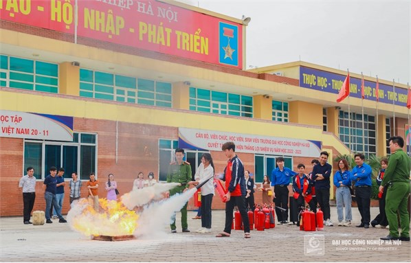 Sôi nổi chương trình “Sinh viên Đại học Công nghiệp Hà Nội với công tác phòng cháy, chữa cháy & cứu nạn, cứu hộ”