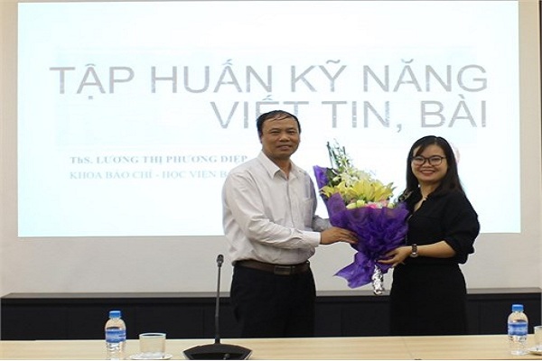 Tập huấn kĩ năng viết tin, bài cho 70 cộng tác viên Trường Đại học Công nghiệp Hà Nội